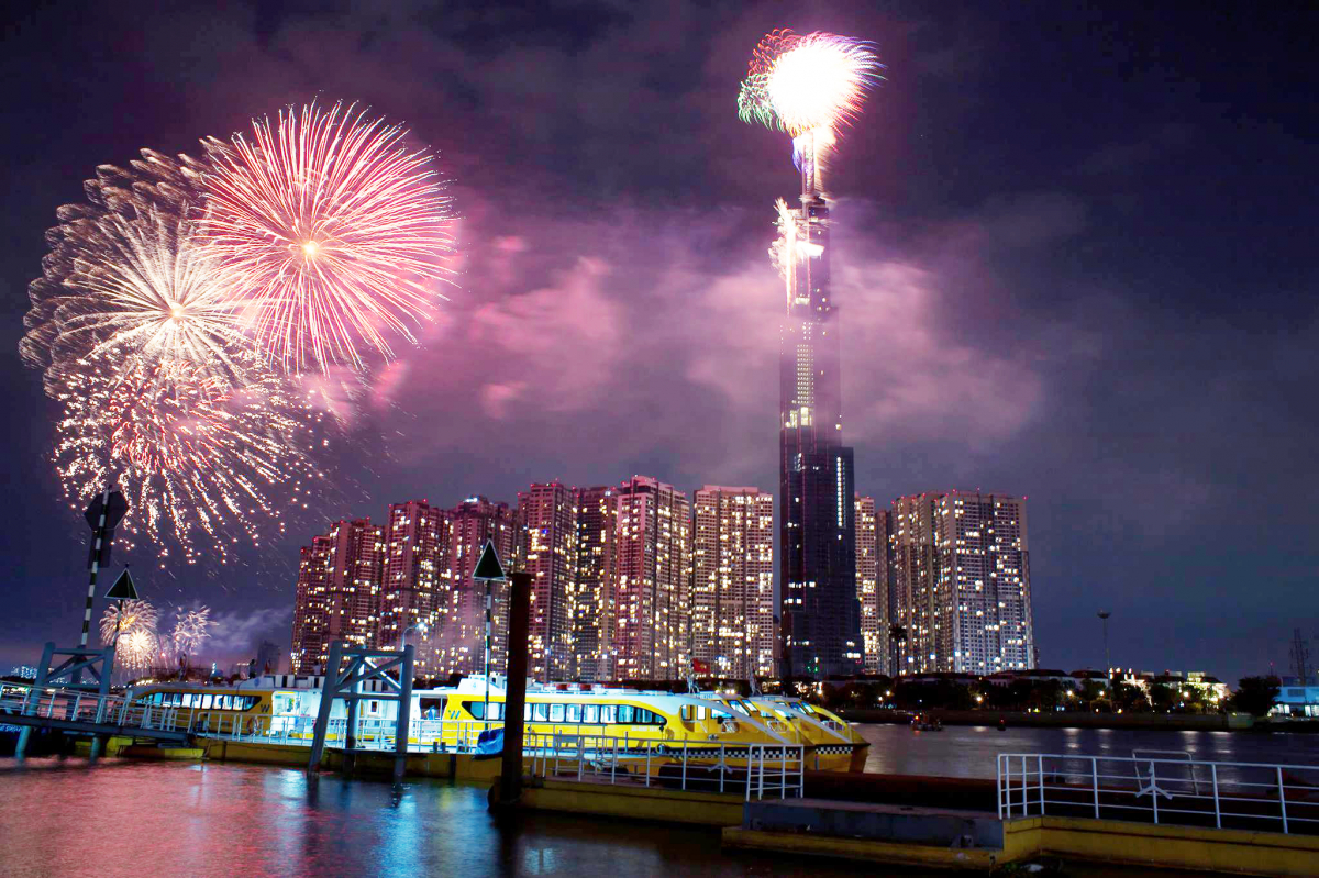 Pháo hoa năm mới 2018 tại toà nhà Landmart 81