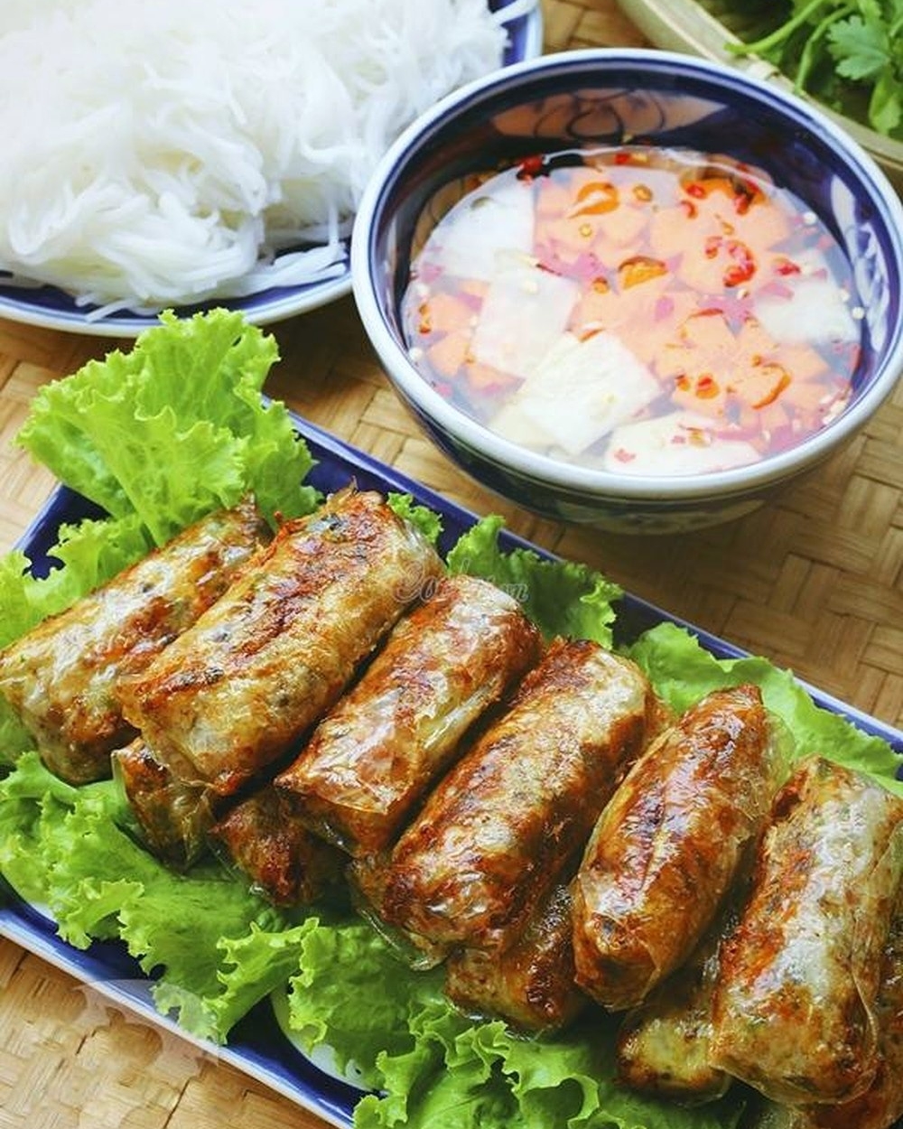Mâm cơm ngày Tết 3 miền có gì khác nhau? Chuẩn bị mâm cỗ chuẩn nhất